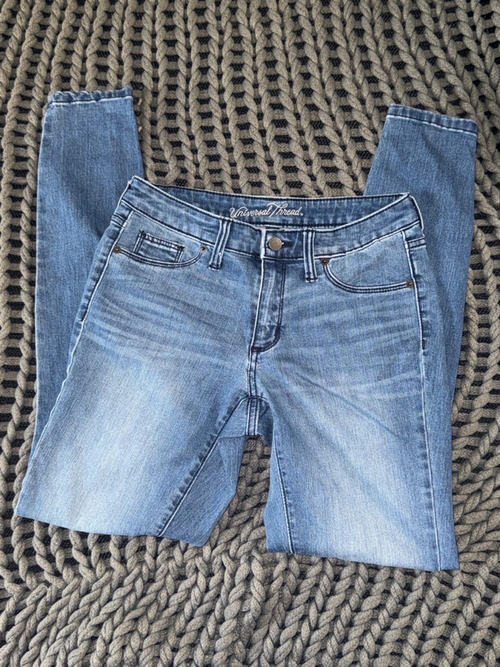 Universal Thread Light Wash Skinny Jeans - Faded Blue